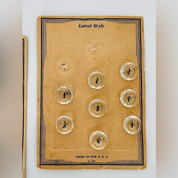 Vintage  “Latest Style” L/10 Clear buttons on original card 3 Cards 21 Buttons - Picture 3 of 9